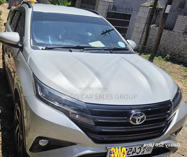 Toyota Rush 2023 Silver
