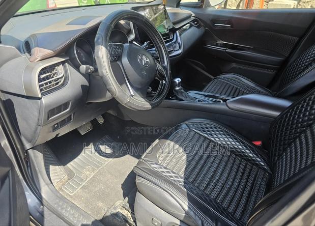 Toyota C-HR 2020 Gray