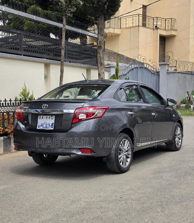 Toyota Yaris 2014 Gray