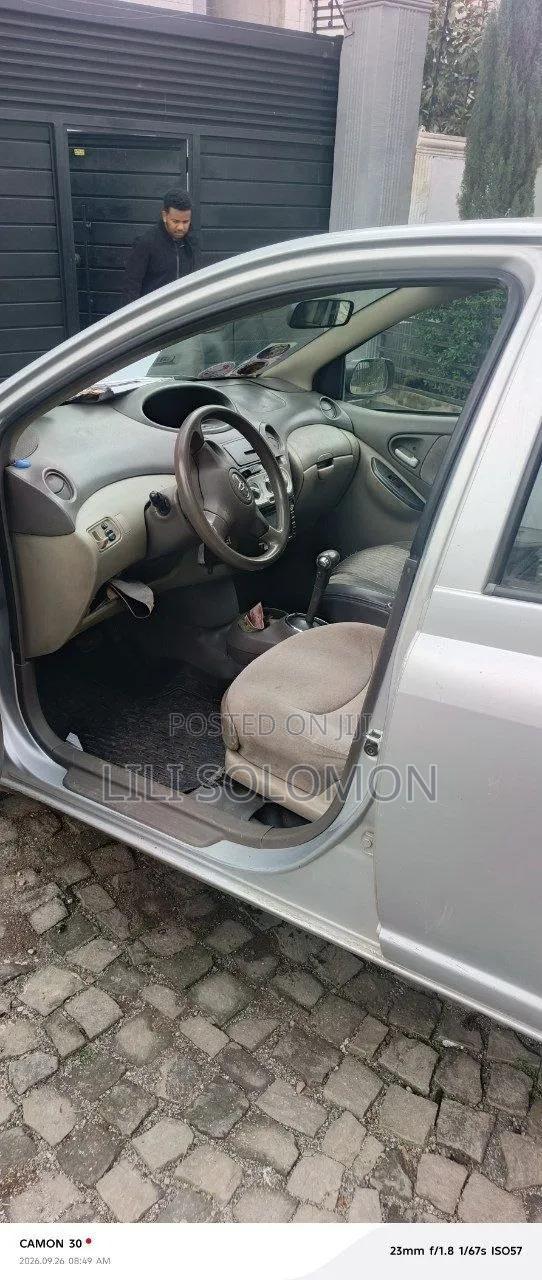 Toyota Platz 2005 Silver