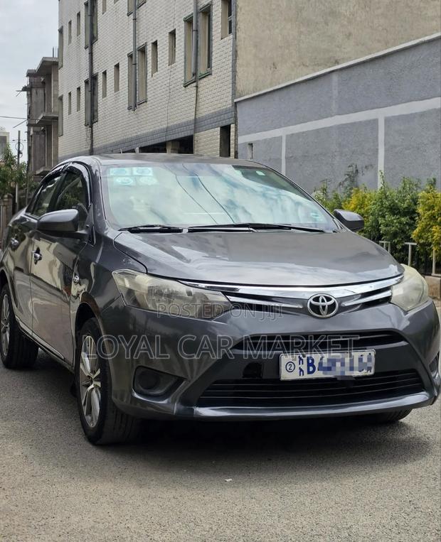 Toyota Yaris 2014 Gray