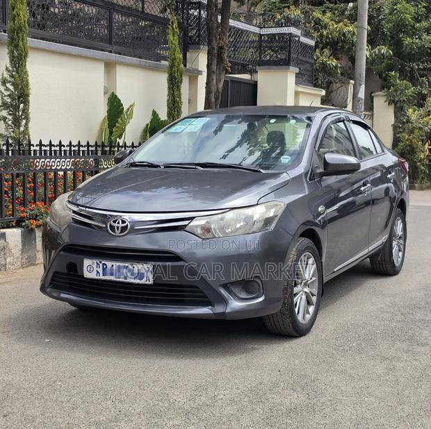 Toyota Yaris 2014 Gray