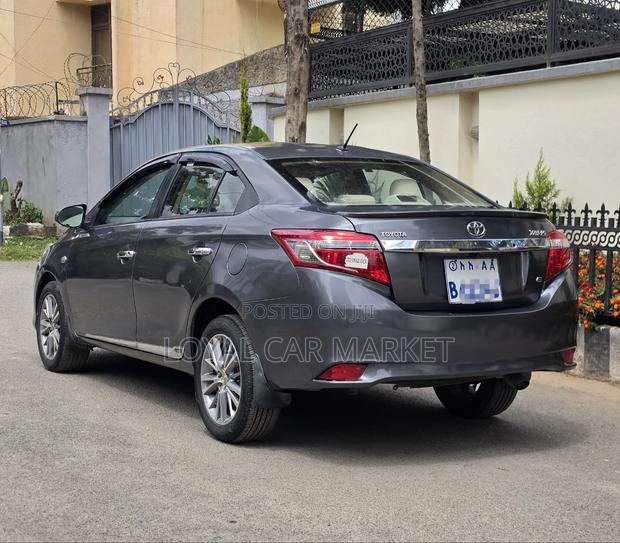 Toyota Yaris 2014 Gray