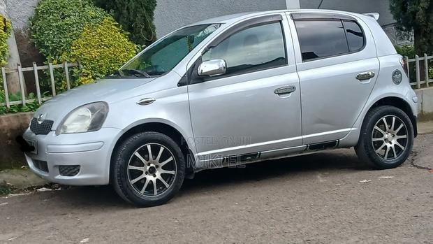 Toyota Vitz 1.0 FWD 5dr 2004 Silver