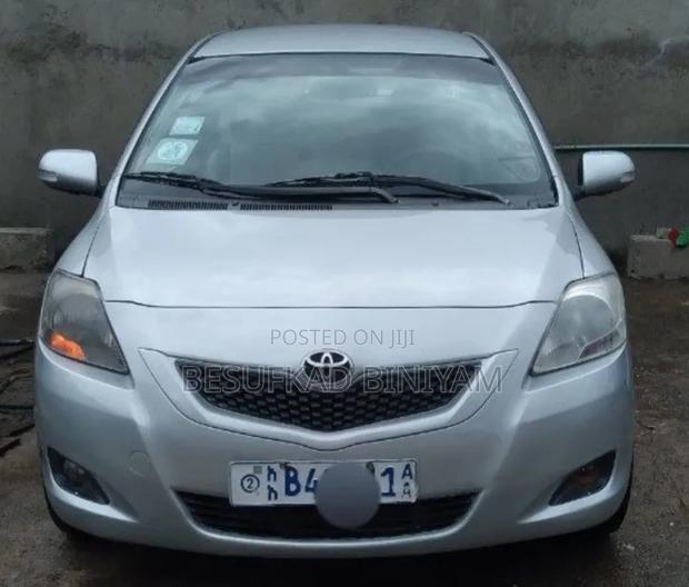 Toyota Yaris 2010 Silver