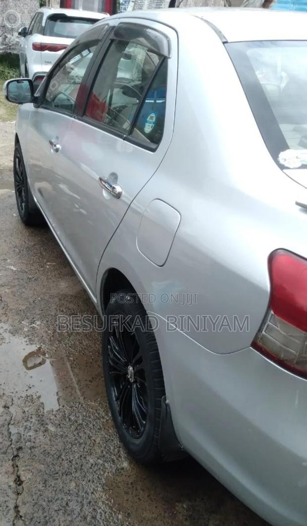Toyota Yaris 2010 Silver