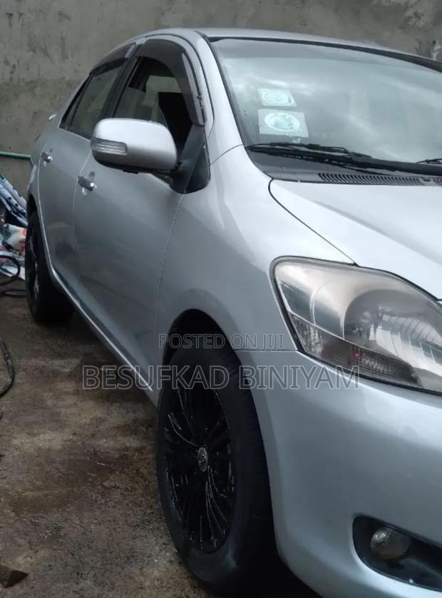 Toyota Yaris 2010 Silver