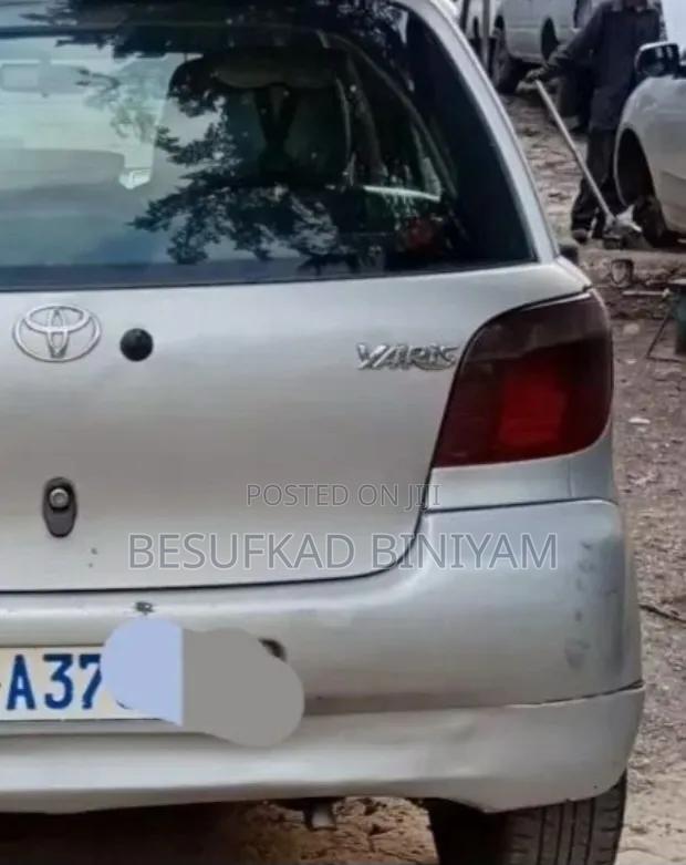 Toyota Vitz 2002 Silver