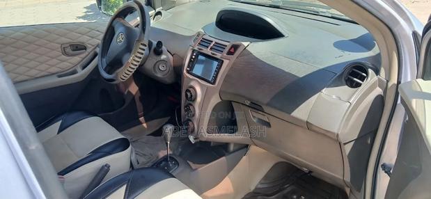 Toyota Yaris 2010 Silver