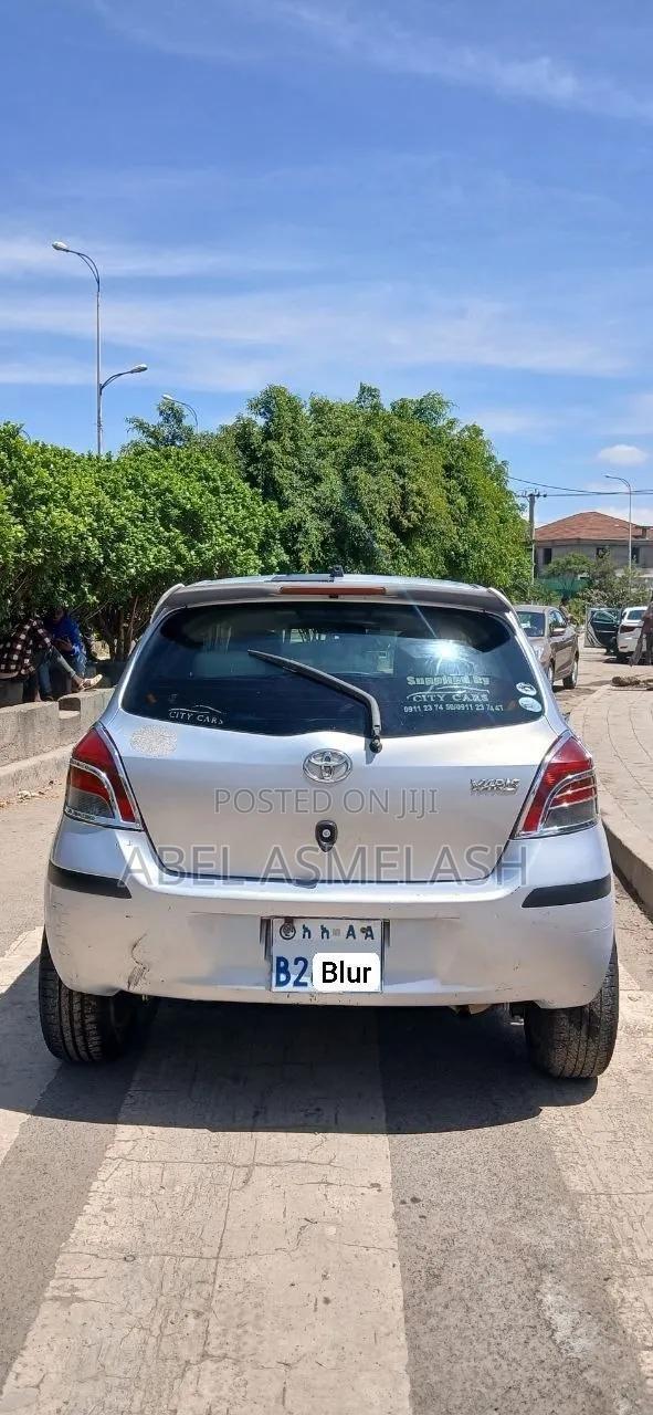 Toyota Yaris 2010 Silver