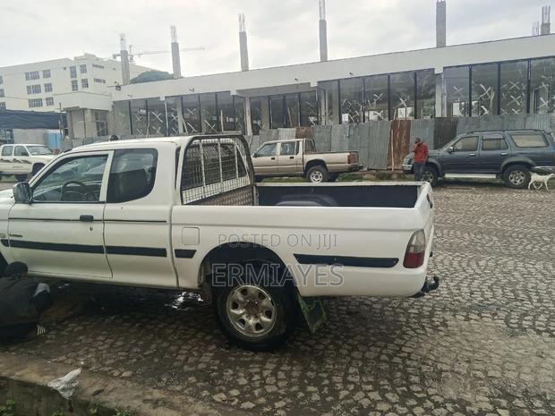 Mitsubishi L200 2004 White