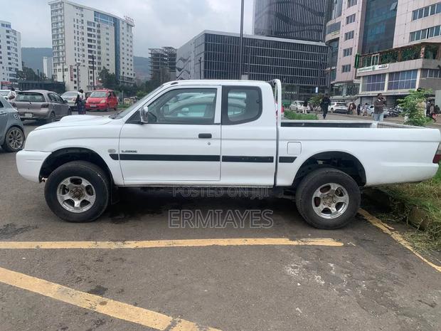 Mitsubishi L200 2004 White