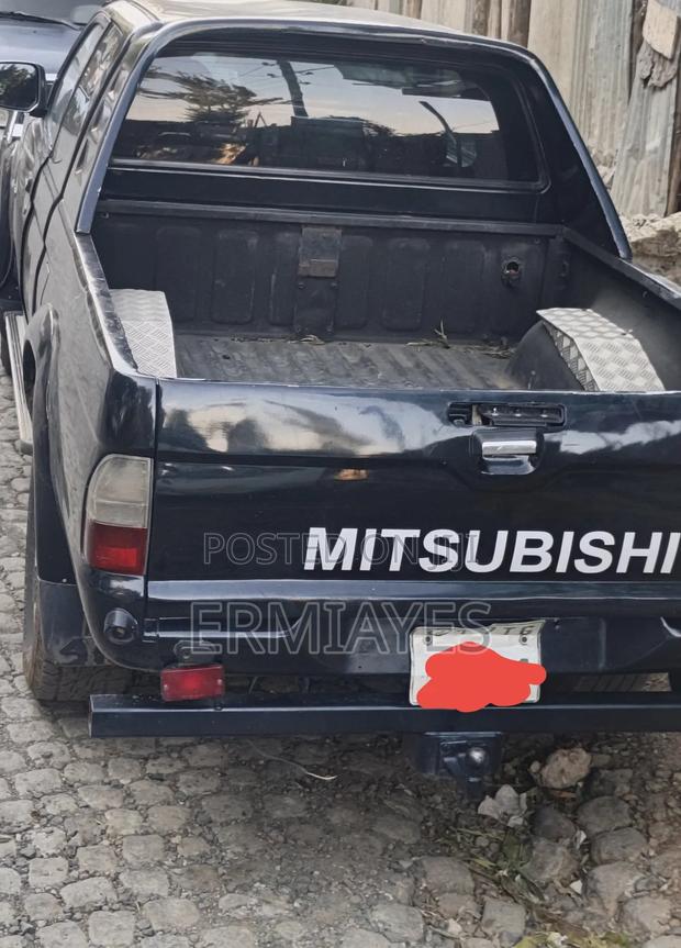 Mitsubishi L200 2004 Black