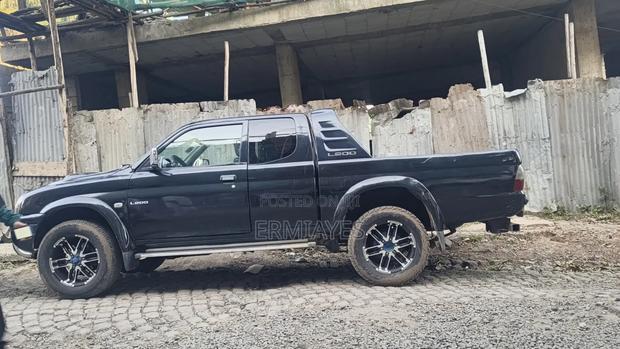 Mitsubishi L200 2004 Black