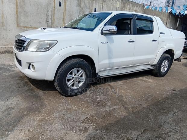 Toyota Hilux 3.0 D-4D 4x4 2013 White