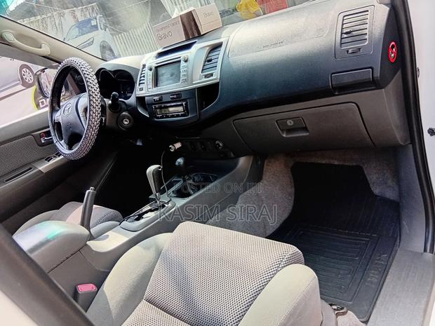 Toyota Hilux 3.0 D-4D 4x4 2013 White