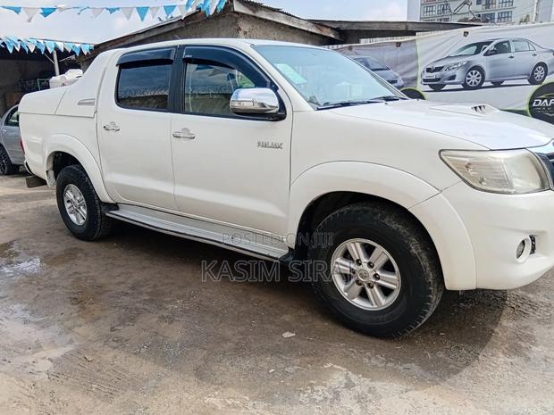 Toyota Hilux 3.0 D-4D 4x4 2013 White