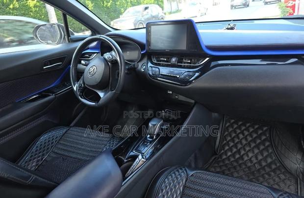Toyota C-HR XLE 2022 White