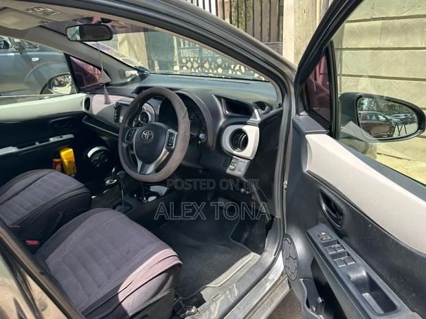 Toyota Yaris 2011 Gray