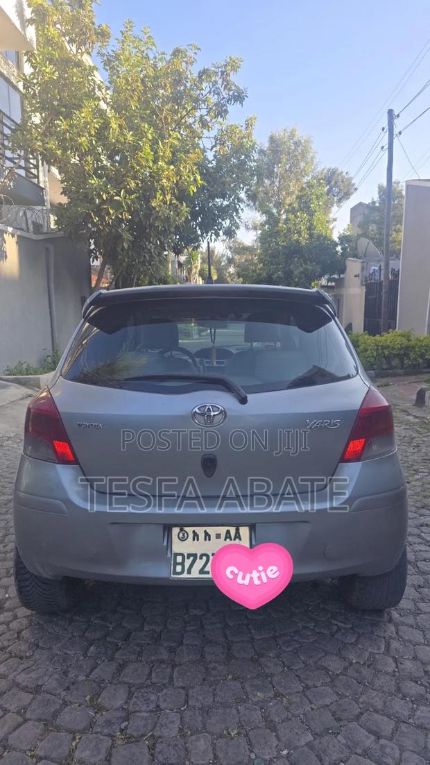 Toyota Yaris 2010 Gray