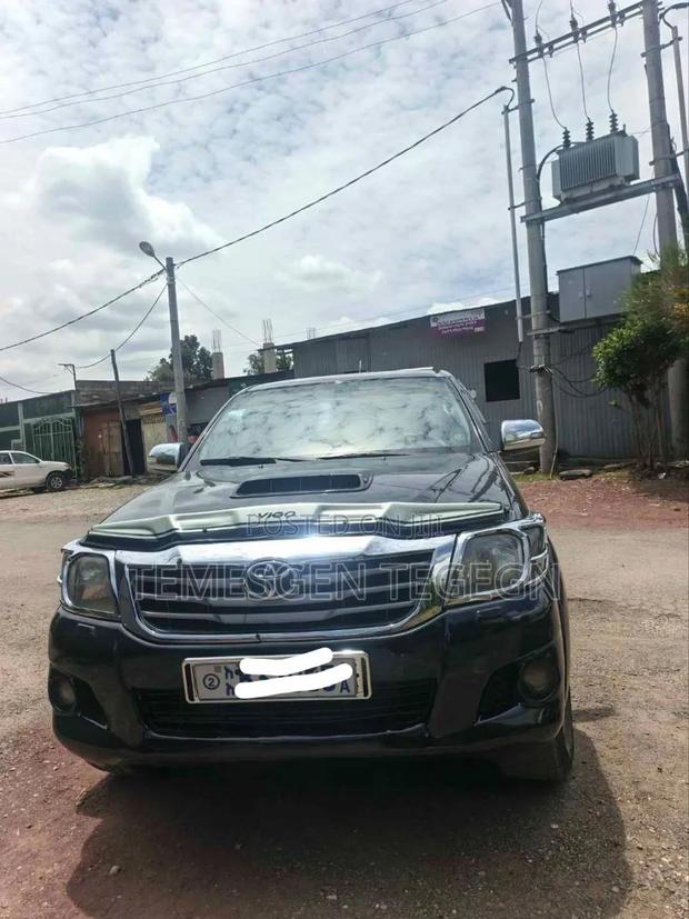 Toyota Hilux 2013 Black