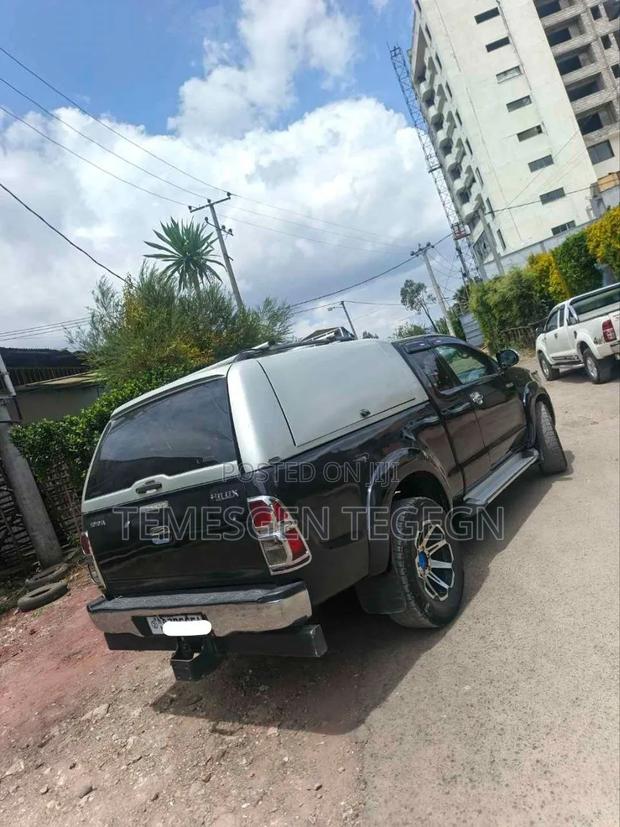 Toyota Hilux 2013 Black
