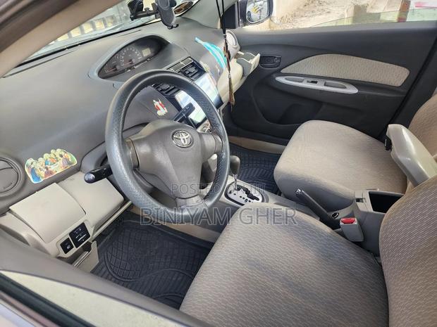 Toyota Yaris 2011 Blue