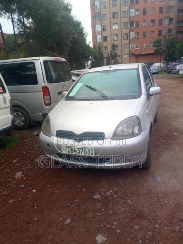 Toyota Vitz 2001 Silver