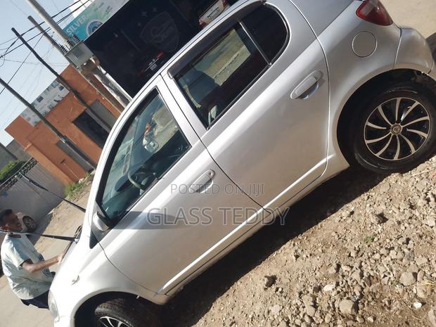 Toyota Vitz 2001 Silver