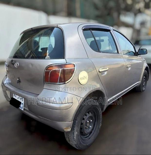 Toyota Vitz 2004 Gray
