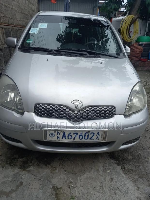 Toyota Vitz 2004 Silver