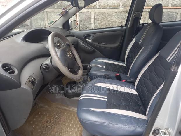 Toyota Vitz 2004 Silver