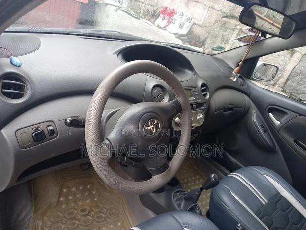 Toyota Vitz 2004 Silver