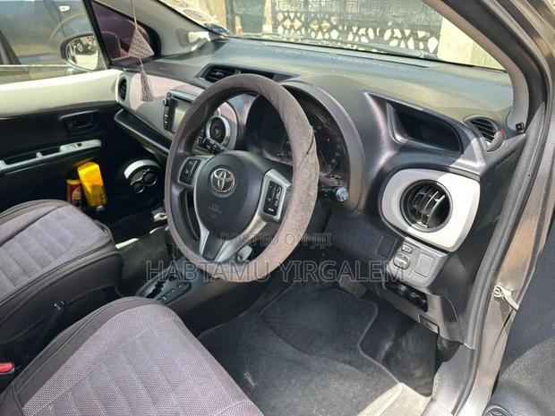 Toyota Yaris 2011 Gray