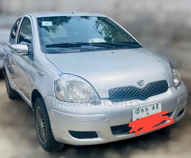 Toyota Vitz 2002 Silver