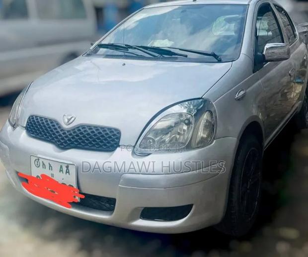 Toyota Vitz 2002 Silver