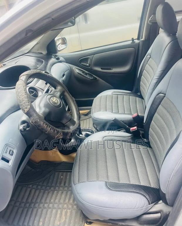 Toyota Vitz 2002 Silver
