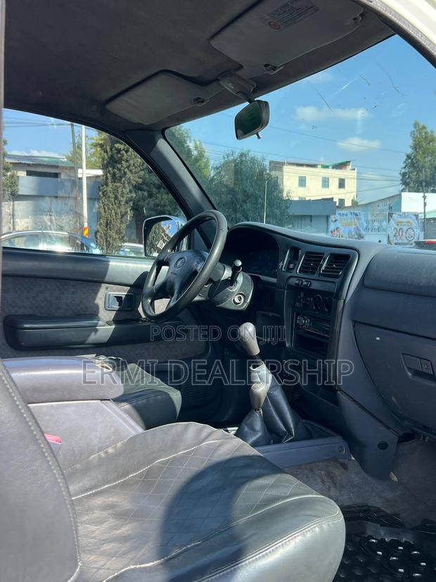 Toyota Hilux 2004 White