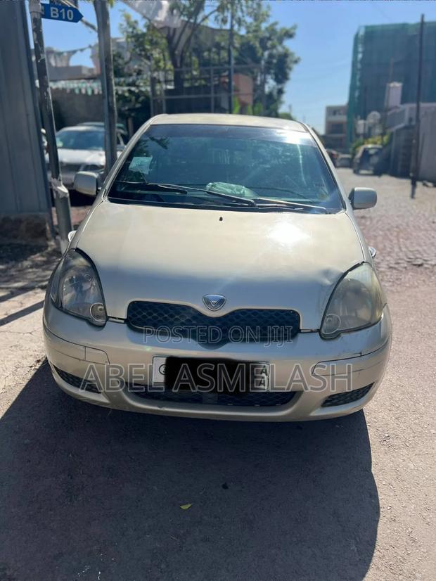 Toyota Vitz 2004 Silver
