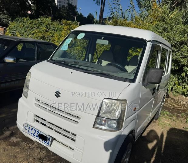 Suzuki Every Wagon 2012 White