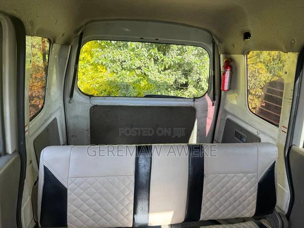 Suzuki Every Wagon 2012 White
