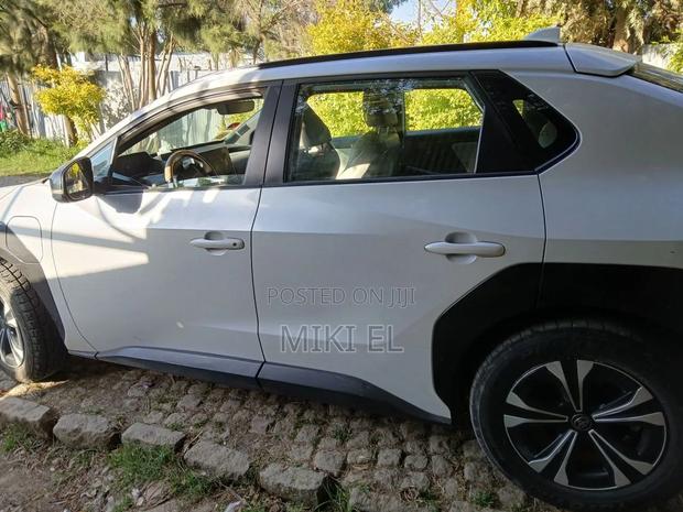 Toyota bZ4X 71.4 kWh FWD 2023 White