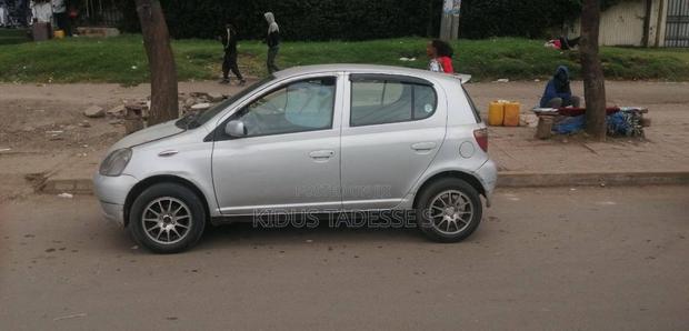 Toyota Vitz 1999 Silver