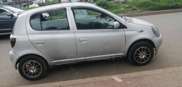 Toyota Vitz 1999 Silver