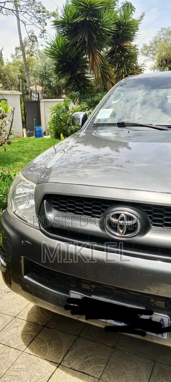 Toyota Hilux 2.5 D-4D SRX 2010 Gray