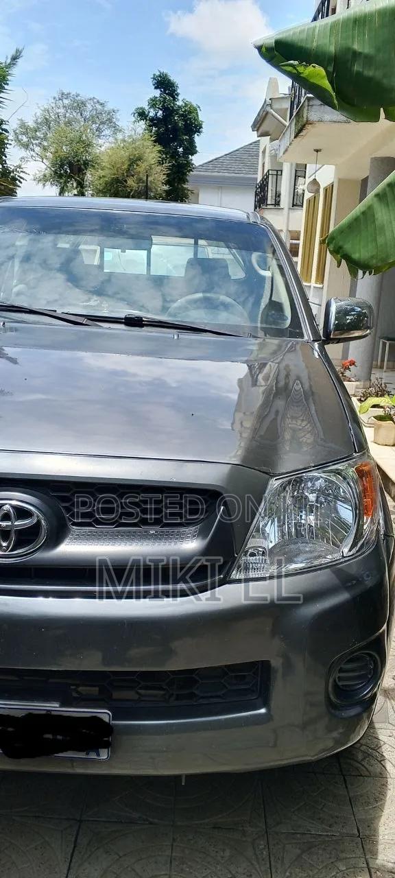 Toyota Hilux 2.5 D-4D SRX 2010 Gray