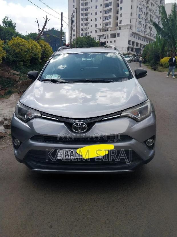 Toyota RAV4 LE AWD (2.5L 4cyl 6A) 2017 Silver