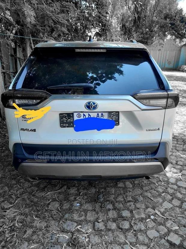 Toyota RAV4 2023 White