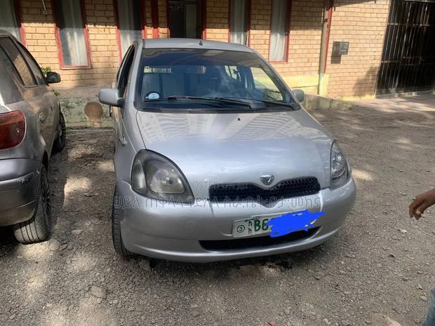 Toyota Vitz 2001 Silver