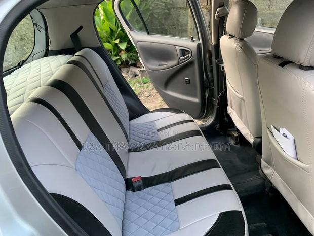 Toyota Vitz 2001 Silver